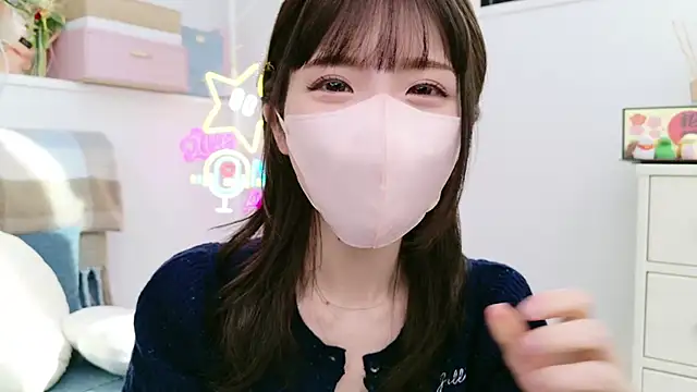 Snapshot of -minami- chatting on 01-05-25, 03:53 -minami- online show from 01-05-25, 03:53