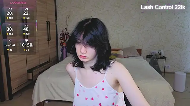 Snapshot of JulisSweet chatting on 04-19-26, 06:25 JulisSweet online show from 04-19-26, 06:25