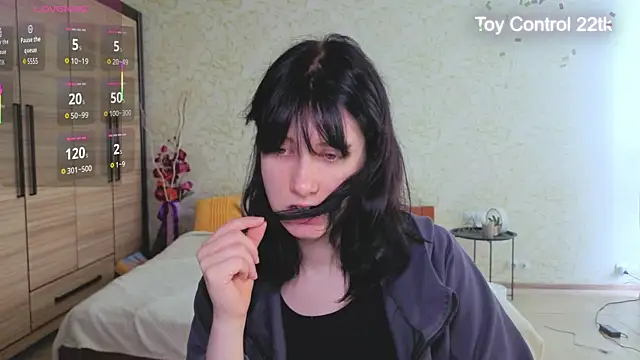 JulisSweet online show from 06-19-26, 07:03