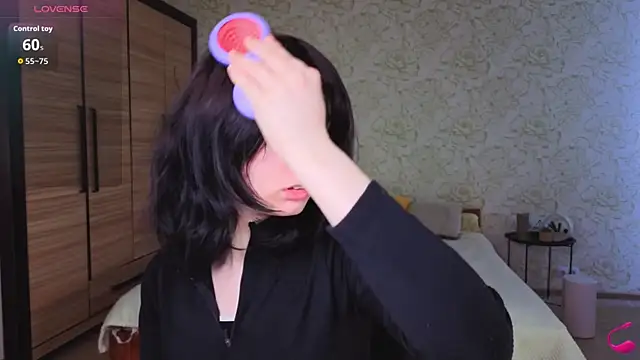 JulisSweet online show from 10-27-25, 07:53