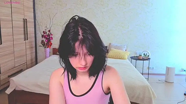 Snapshot of JulisSweet chatting on 09-15-25, 06:47 JulisSweet online show from 09-15-25, 06:47