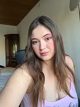 Snapshot of Kamilla_Loop chatting on 05-24-26, 04:34 Kamilla Loop online show from 05-24-26, 04:34