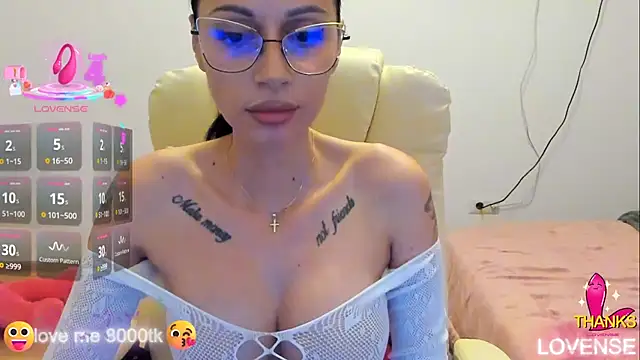 Snapshot of kissnicol32 chatting on 11-04-25, 04:55 kissnicol32 online show from 11-04-25, 04:55