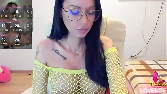 Snapshot of kissnicol32 chatting on 06-03-26, 04:01 kissnicol32 online show from 06-03-26, 04:01