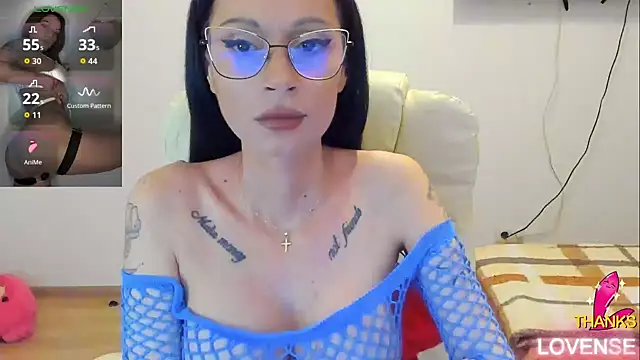 Snapshot of kissnicol32 chatting on 05-13-26, 04:14 kissnicol32 online show from 05-13-26, 04:14