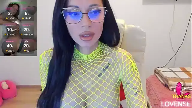 Snapshot of kissnicol32 chatting on 05-09-26, 04:10 kissnicol32 online show from 05-09-26, 04:10