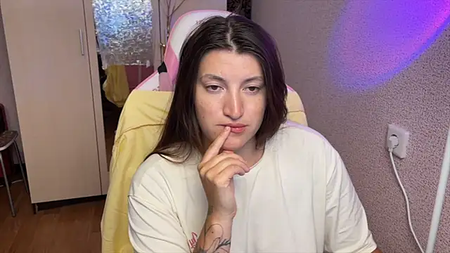 Snapshot of Katrin__kiss chatting on 07-12-26, 05:47 Katrin kiss online show from 07-12-26, 05:47