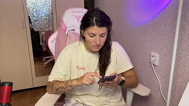 Snapshot of Katrin__kiss chatting on 07-22-26, 04:42 Katrin kiss online show from 07-22-26, 04:42