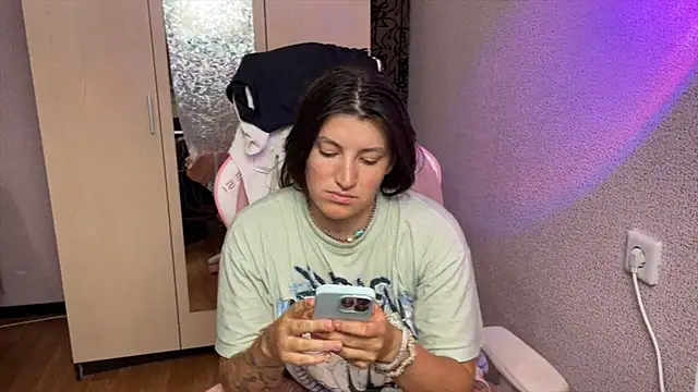 Snapshot of Katrin__kiss chatting on 06-18-26, 08:03 Katrin kiss online show from 06-18-26, 08:03