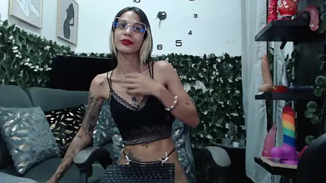 Snapshot of natasha_squirt28 chatting on 05-17-26, 12:43 natasha squirt28 online show from 05-17-26, 12:43