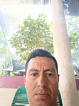 Snapshot of walwan85 chatting on 12-14-25, 01:06 walwan85 online show from 12-14-25, 01:06