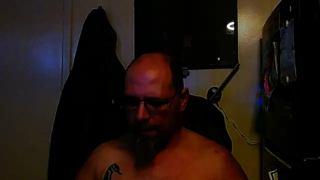 KrazyLegz online show from 11-16-25, 05:06