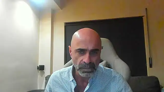 Snapshot of Bicopflirt chatting on 05-05-26, 10:13 Bicopflirt online show from 05-05-26, 10:13