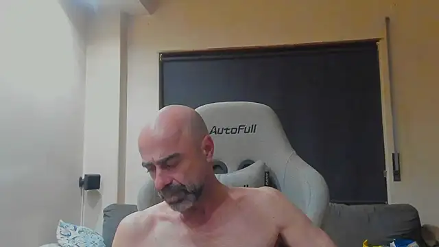 Snapshot of Bicopflirt chatting on 06-16-26, 09:26 Bicopflirt online show from 06-16-26, 09:26