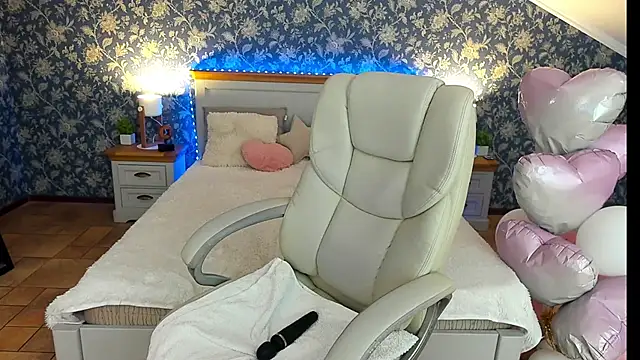 Snapshot of MilaSecrett chatting on 02-20-25, 05:20 MilaSecrett online show from 02-20-25, 05:20