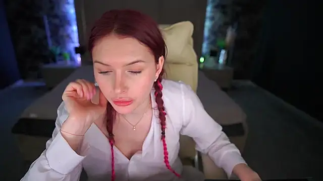 Snapshot of MilaSecrett chatting on 03-15-25, 07:38 MilaSecrett online show from 03-15-25, 07:38