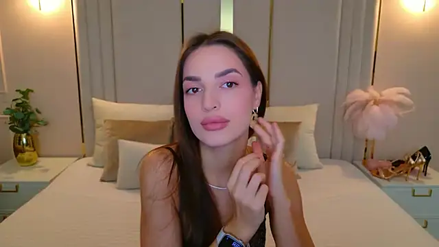 BellaHalles online show from 11-30-25, 05:52