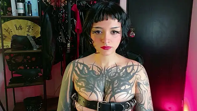 Snapshot of Agatha_BDSM chatting on 05-15-26, 04:05 Agatha BDSM online show from 05-15-26, 04:05
