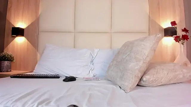 bella1207 online show from 12-18-25, 07:18