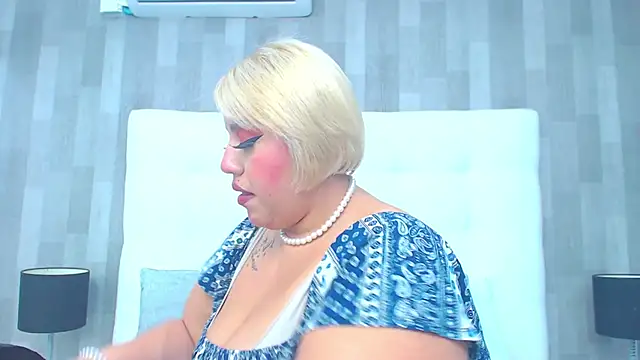 Snapshot of LeahMillerr chatting on 05-06-26, 04:33 LeahMillerr online show from 05-06-26, 04:33