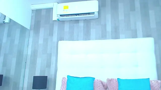 Snapshot of LeahMillerr chatting on 12-17-25, 01:16 LeahMillerr online show from 12-17-25, 01:16