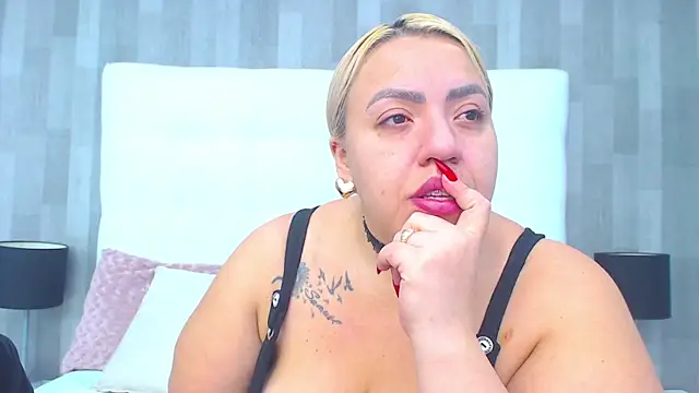 LeahMillerr online show from 03-12-26, 12:42