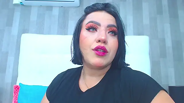 Snapshot of LeahMillerr chatting on 03-18-25, 12:17 LeahMillerr online show from 03-18-25, 12:17