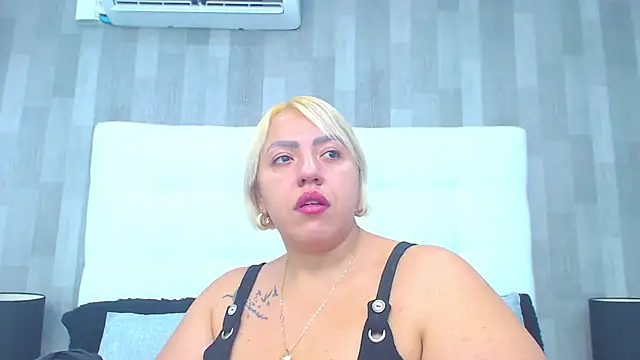 Snapshot of LeahMillerr chatting on 05-02-26, 02:44 LeahMillerr online show from 05-02-26, 02:44