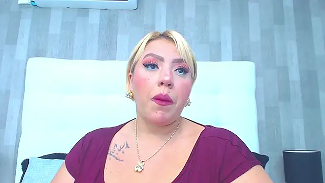 Snapshot of LeahMillerr chatting on 04-21-26, 04:46 LeahMillerr online show from 04-21-26, 04:46