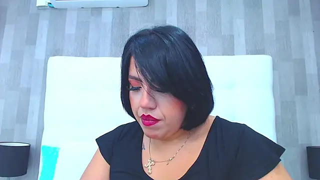 Snapshot of LeahMillerr chatting on 02-05-25, 12:27 LeahMillerr online show from 02-05-25, 12:27