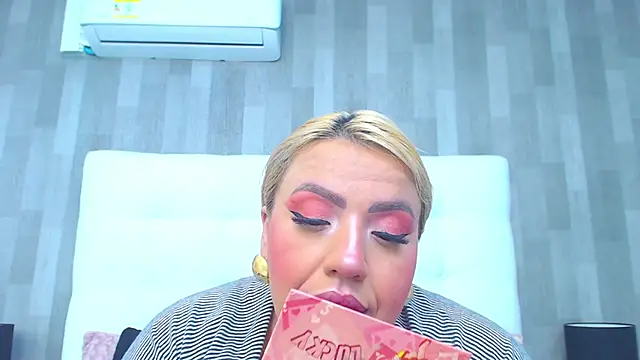 Snapshot of LeahMillerr chatting on 01-14-26, 01:26 LeahMillerr online show from 01-14-26, 01:26