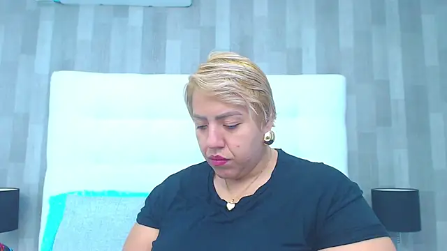 Snapshot of LeahMillerr chatting on 12-05-25, 01:10 LeahMillerr online show from 12-05-25, 01:10