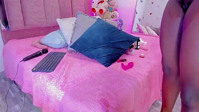 LoveQueen2 online show from 03-04-25, 06:50