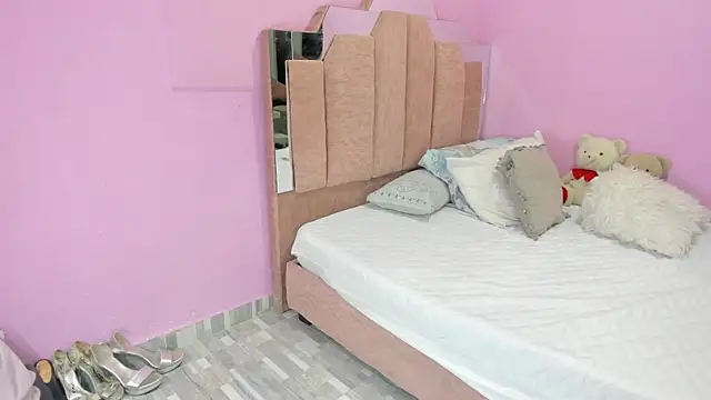 LoveQueen2 online show from 09-23-25, 11:50