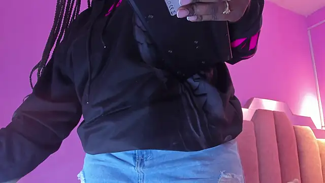 LoveQueen2 online show from 11-15-25, 11:47