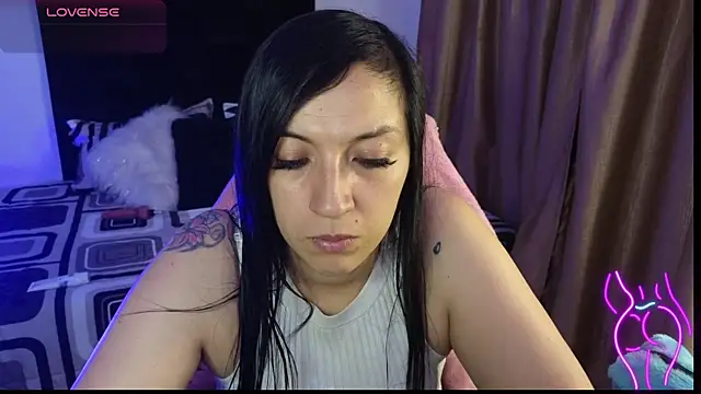 Snapshot of Majuu__ chatting on 02-25-26, 11:43 Majuu online show from 02-25-26, 11:43