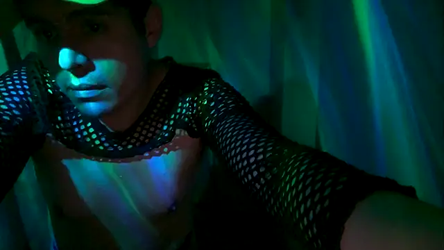 Snapshot of CloudyBoy_Toy chatting on 02-10-25, 03:53 CloudyBoy Toy online show from 02-10-25, 03:53