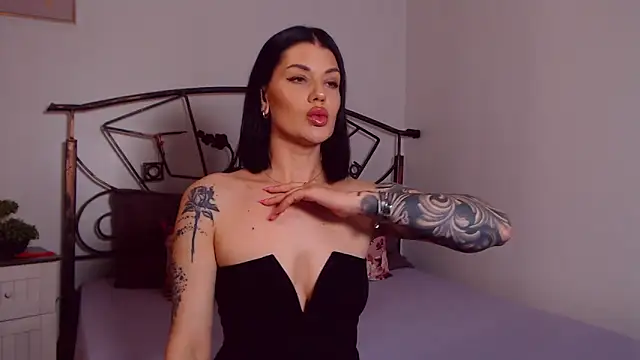 YvonneEverlee online show from 05-18-26, 07:29