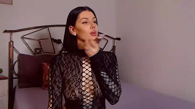 YvonneEverlee online show from 04-15-26, 05:02