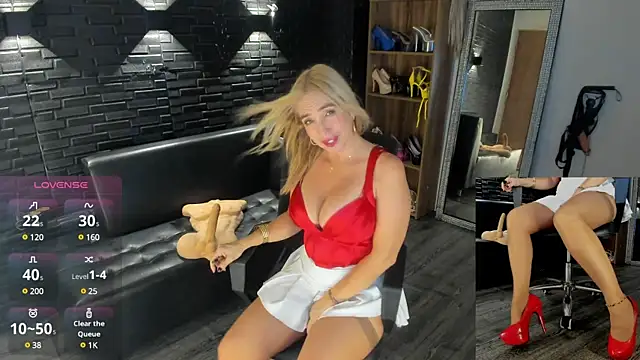 Snapshot of adaa_walker chatting on 02-14-25, 10:14 adaa walker online show from 02-14-25, 10:14