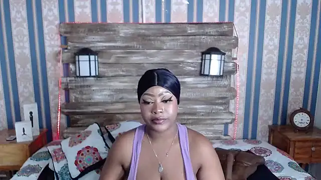 Snapshot of TrixieMar chatting on 10-17-25, 02:19 TrixieMar online show from 10-17-25, 02:19
