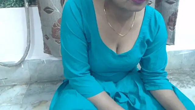 Snapshot of wildbabes chatting on 05-19-26, 06:04 wildbabes online show from 05-19-26, 06:04