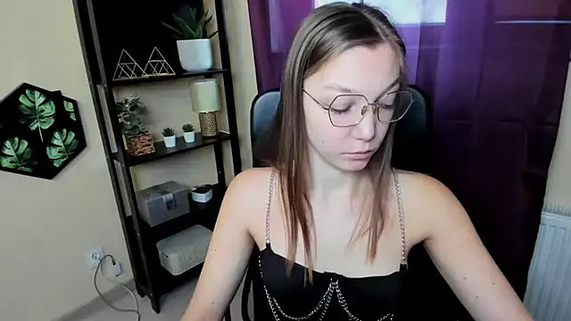 EmillyPlay online show from 03-18-25, 06:39