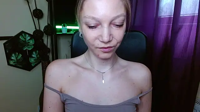 EmillyPlay online show from 04-11-26, 07:16