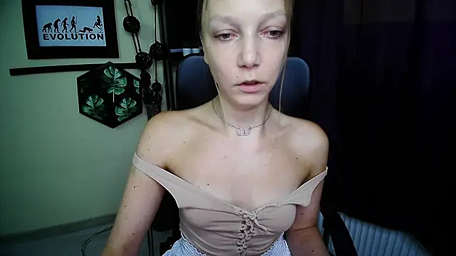 Snapshot of EmillyPlay chatting on 07-09-26, 05:30 EmillyPlay online show from 07-09-26, 05:30