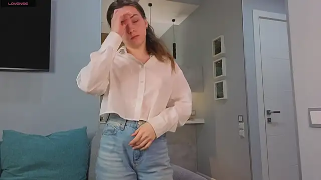 DonnaBurkee online show from 10-17-25, 04:05