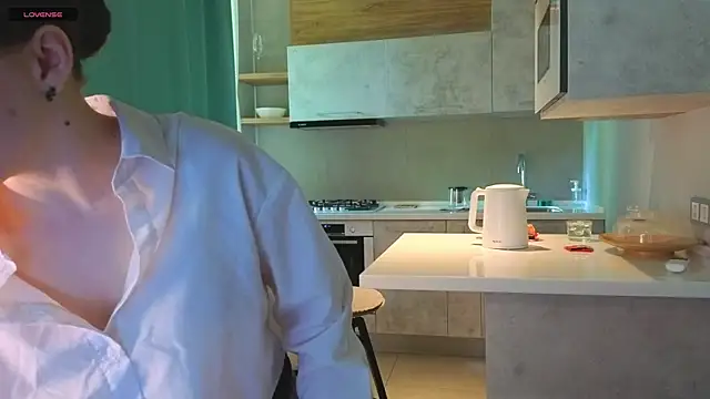 DonnaBurkee online show from 05-30-26, 04:19