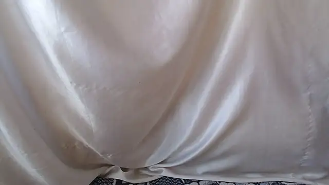 Burberrry  online show from 12-05-25, 10:03