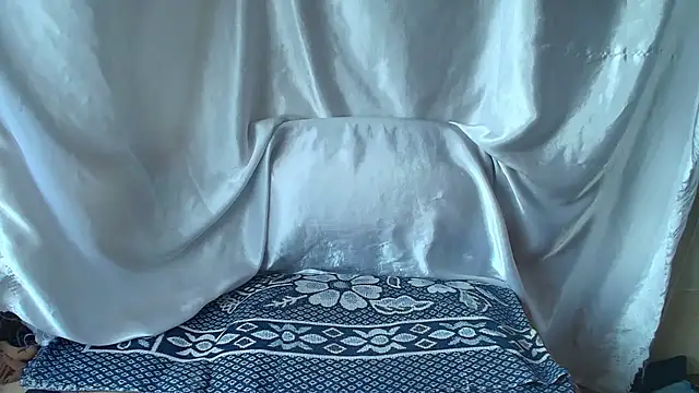 Snapshot of Burberrry_ chatting on 07-12-26, 04:52 Burberrry online show from 07-12-26, 04:52