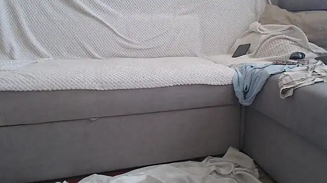 Burberrry  online show from 03-09-26, 08:18